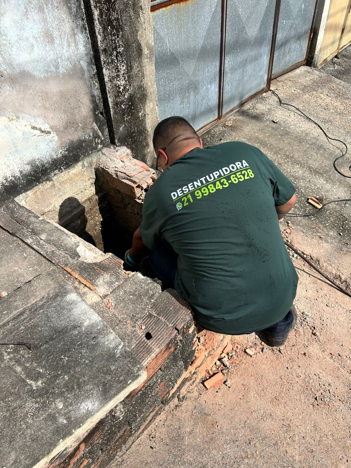 Reparo de tubulação entupida pela ADL Desentupidora